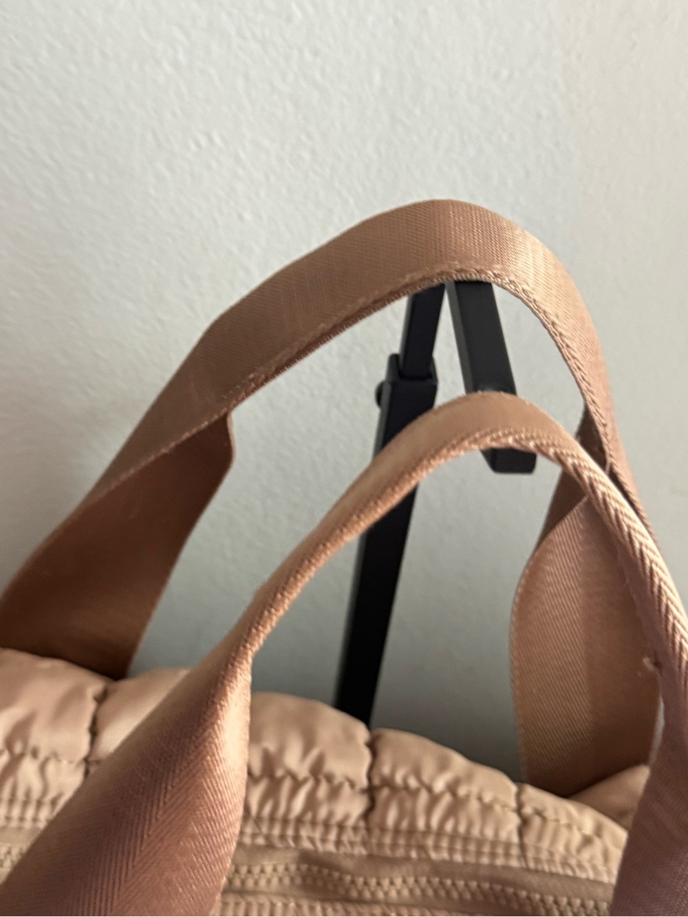 Free People Quilted Puffer Duffel Bag in Blush Like New - Picture 10 of 11